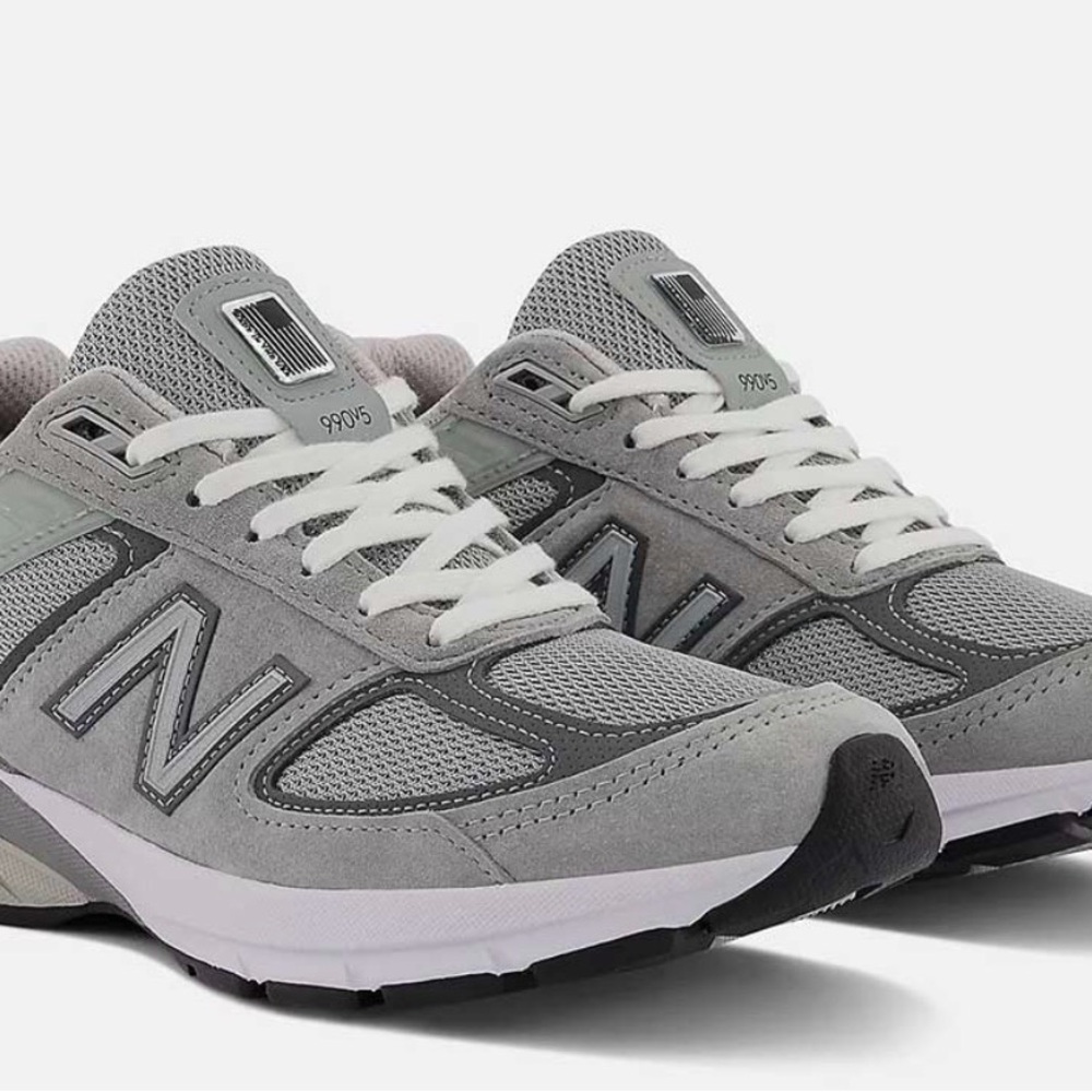 New Balance Women’s Light Gray Sneakers 990V5